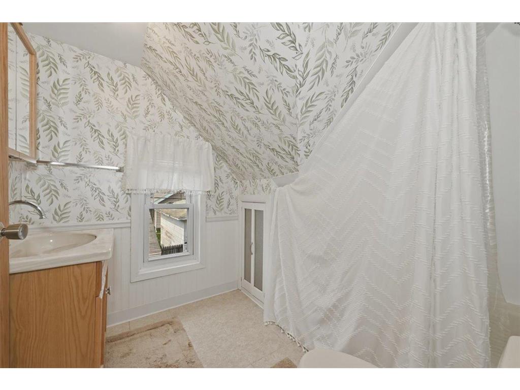 216 N 38th Avenue W Duluth MN 55807 7076440 image18