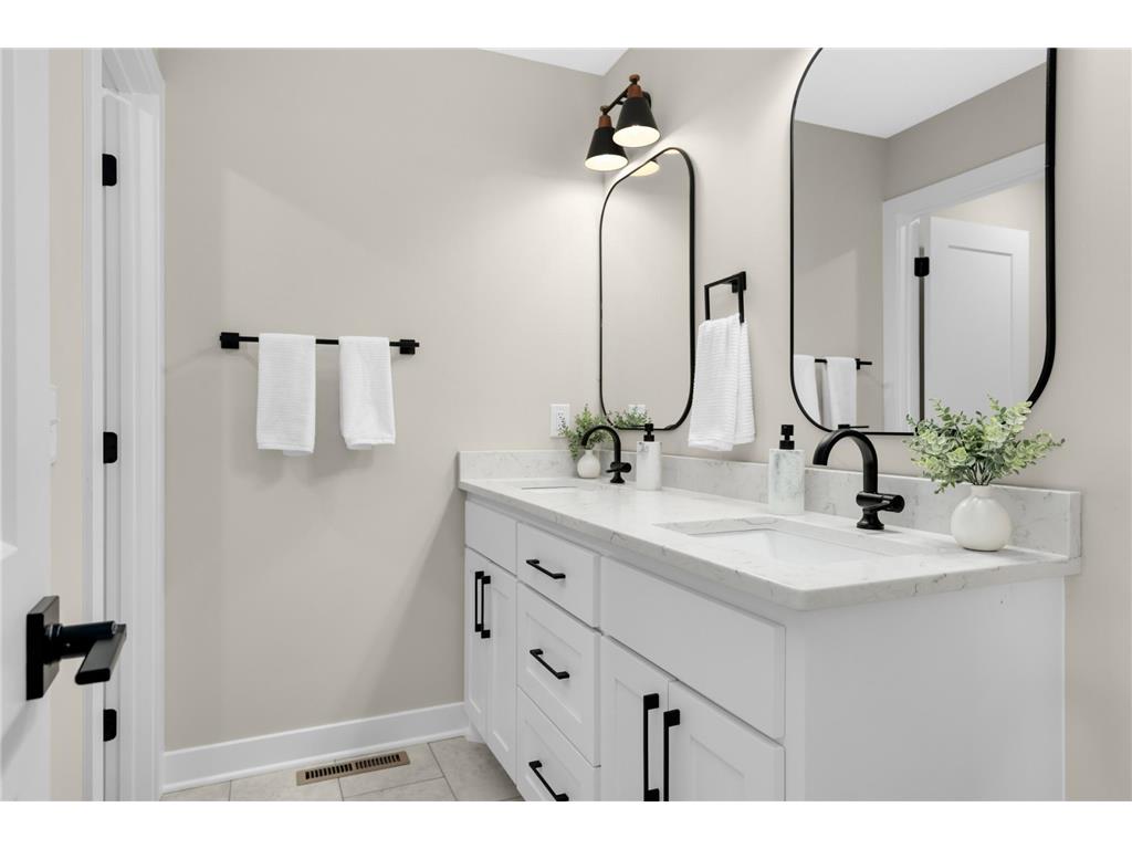 2164 Eustis Street Roseville MN 55113 7020449 image30