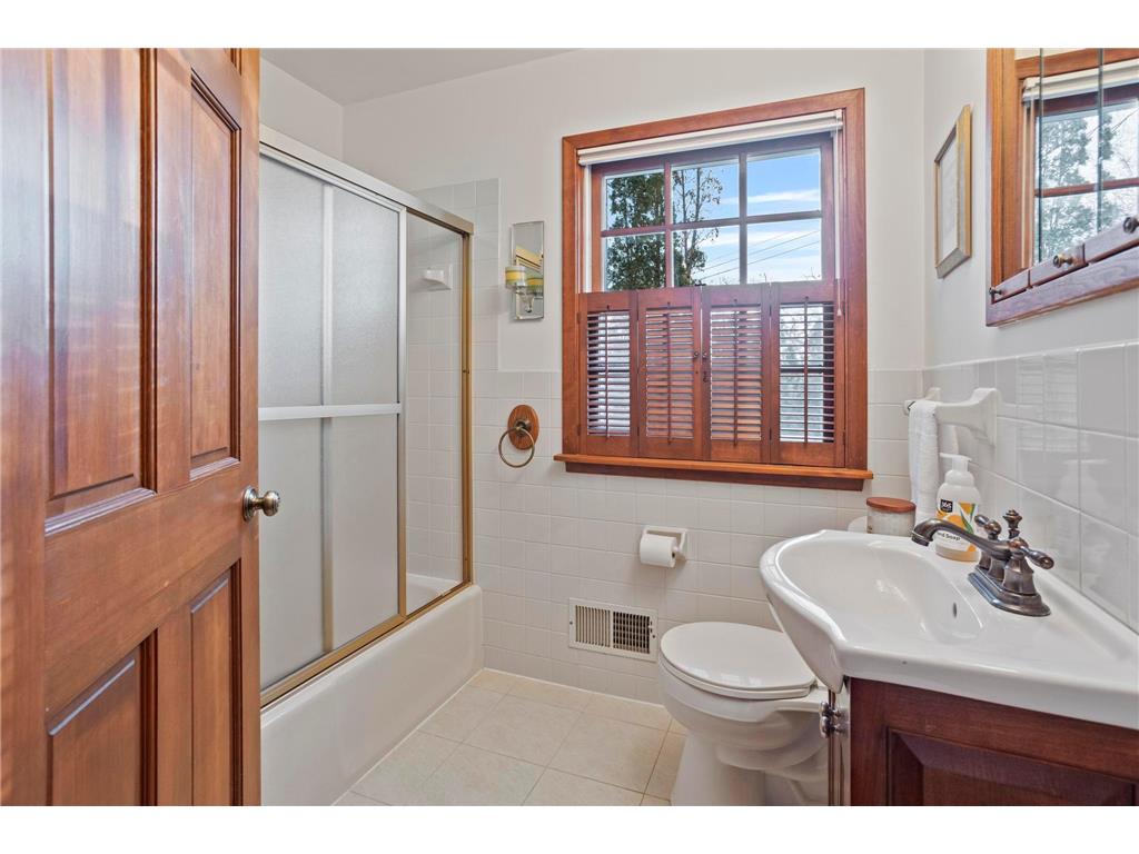 2164 Overlook Drive Bloomington MN 55431 7037326 image11