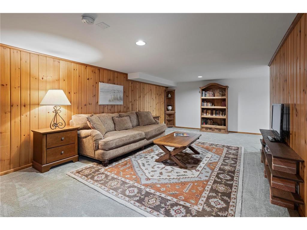 2164 Overlook Drive Bloomington MN 55431 7037326 image14