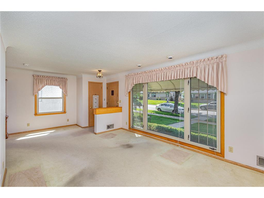 2165 Ross Avenue E, Saint Paul, MN, 55119 | MLS: 6734351 | Edina Realty