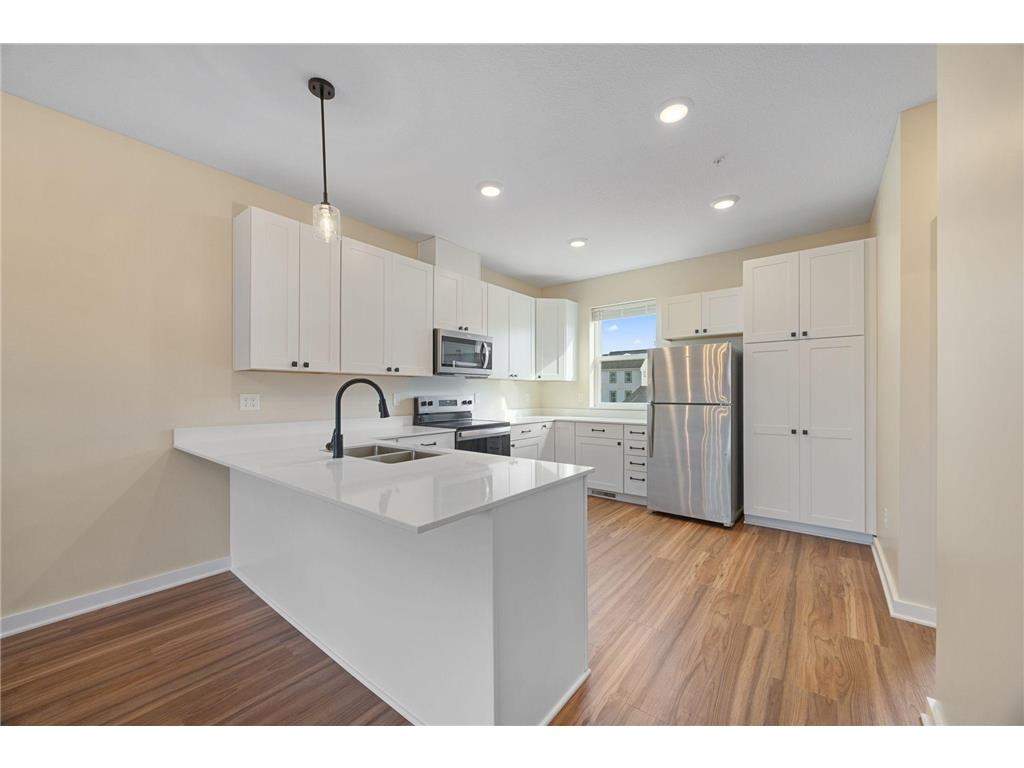 2166 Cottage Avenue E #3 Saint Paul MN 55119 6816411 image3