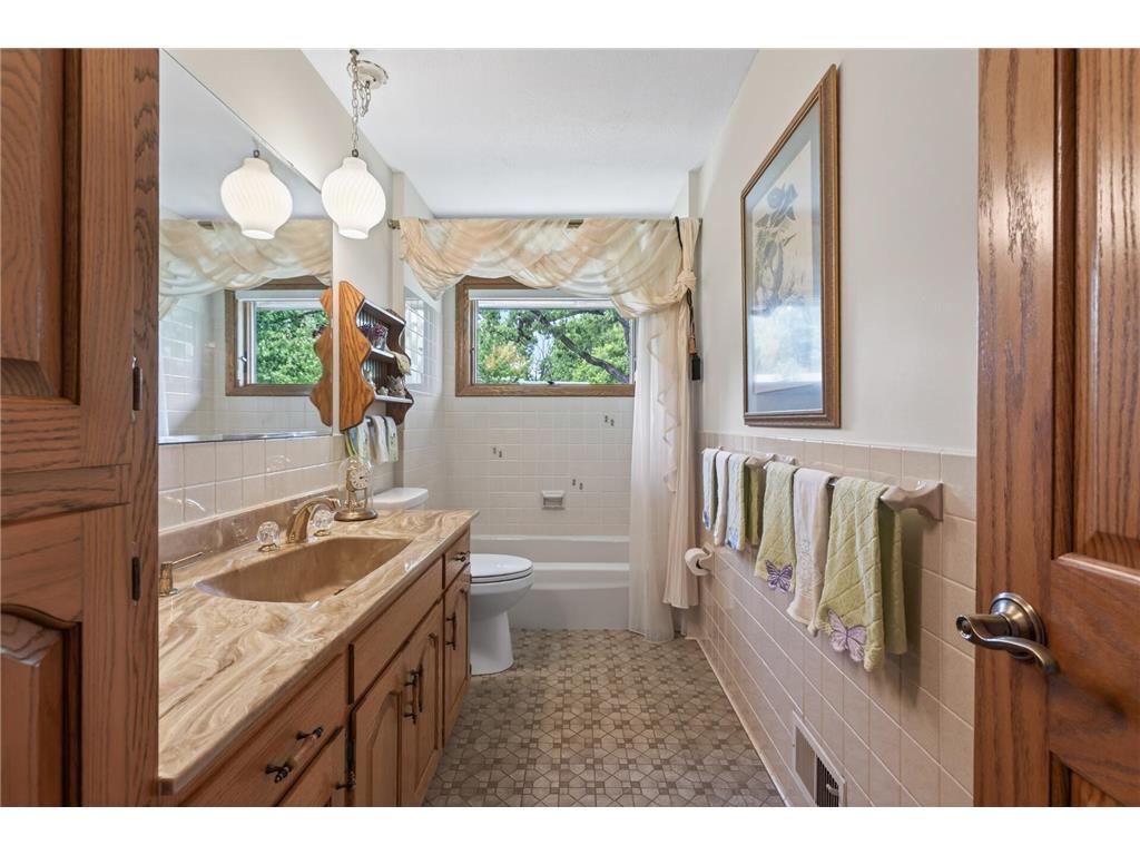 217 Arbor Lane Burnsville MN 55337 7085454 image35