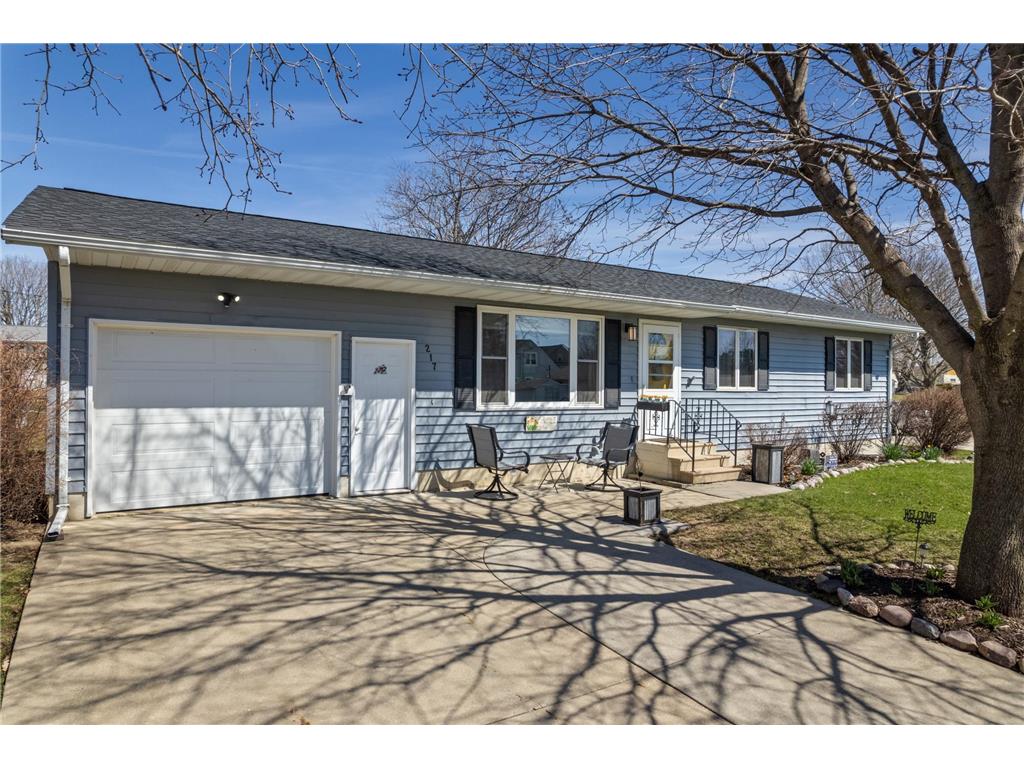217 E Grant Street Caledonia MN 55921 7054876 image1