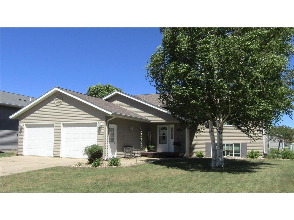 217 London Road Marshall MN 56258 7094372 image1