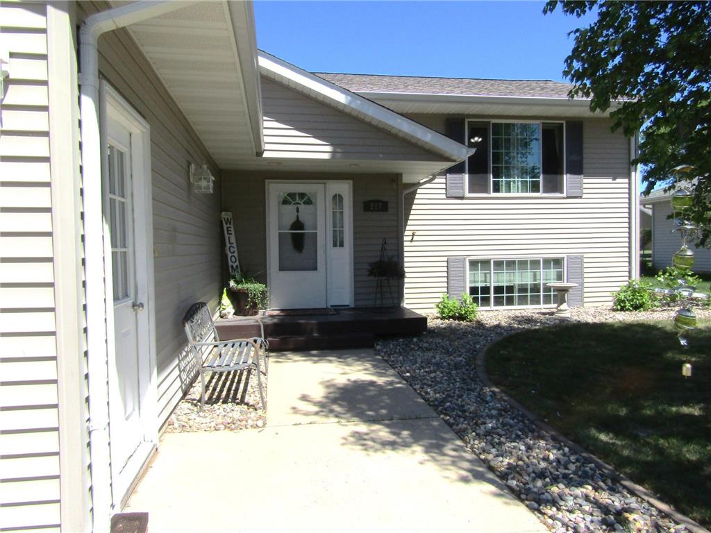217 London Road Marshall MN 56258 7094372 image2