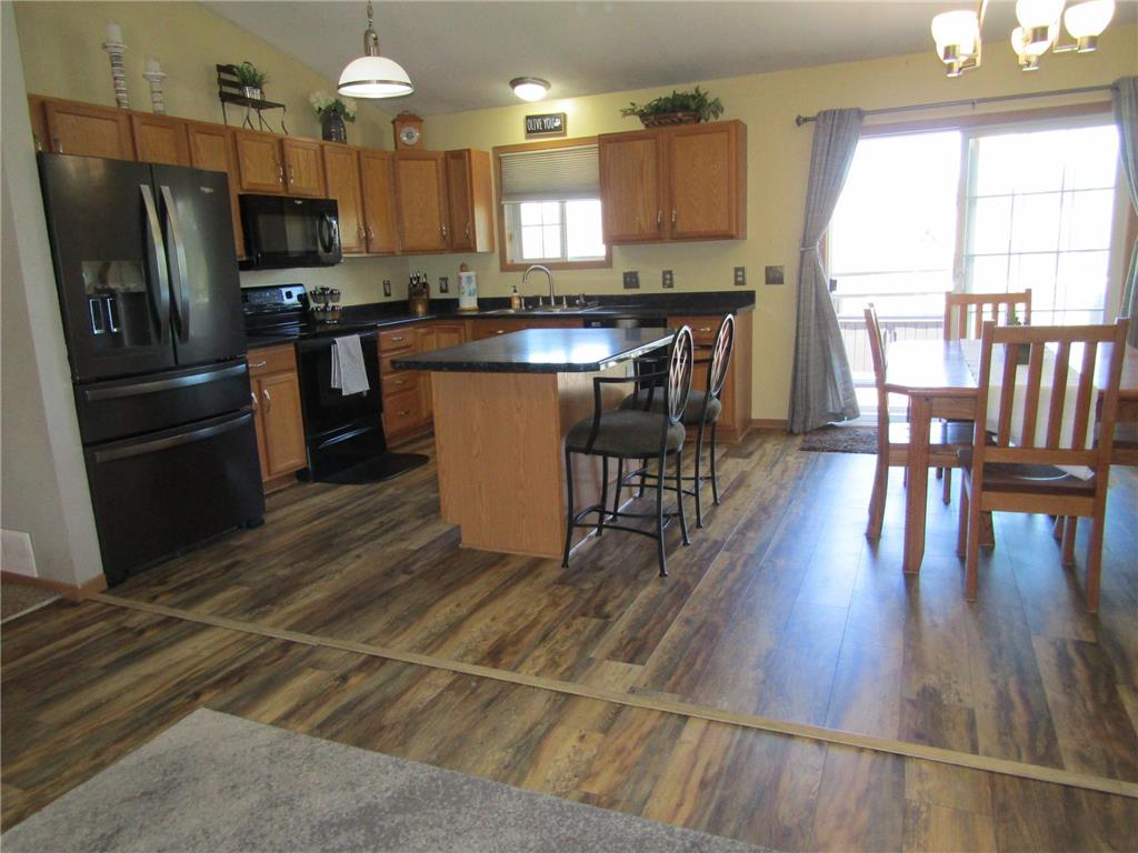 217 London Road Marshall MN 56258 7094372 image8