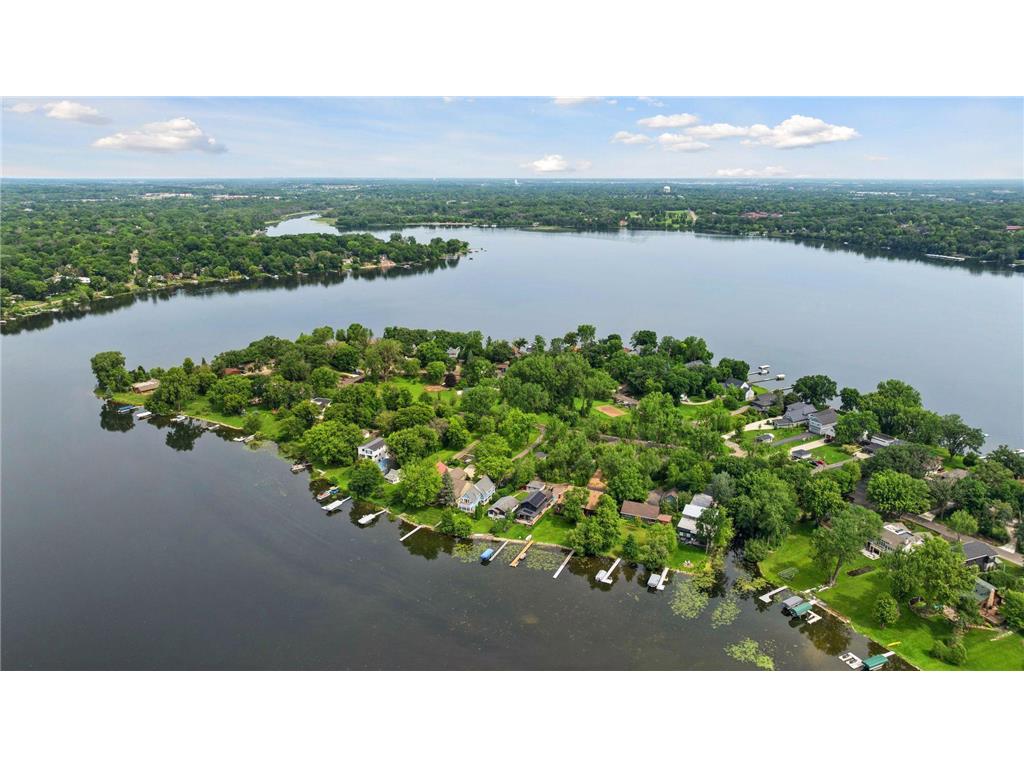 217 Peninsula Road Medicine Lake MN 55441 - Medicine Lake 7027357 image1
