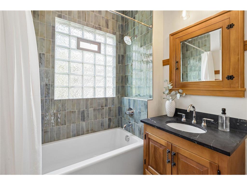 217 Penn Avenue S Minneapolis MN 55405 7063523 image23