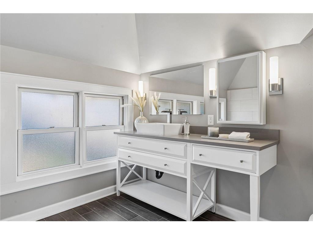 217 Penn Avenue S Minneapolis MN 55405 7063523 image28