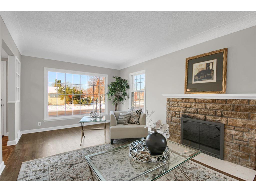 2176 Highland Parkway Saint Paul MN 55116 6713773 image1