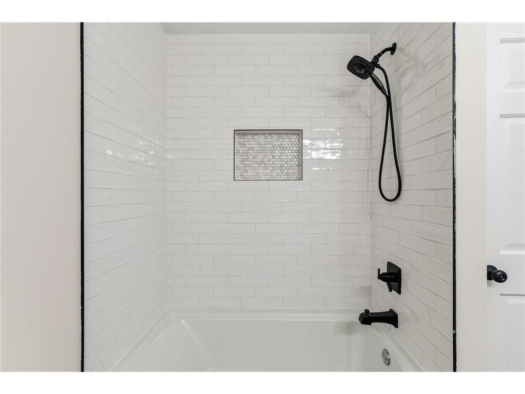 2176 Leyland Alcove Woodbury MN 55125 7086424 image14