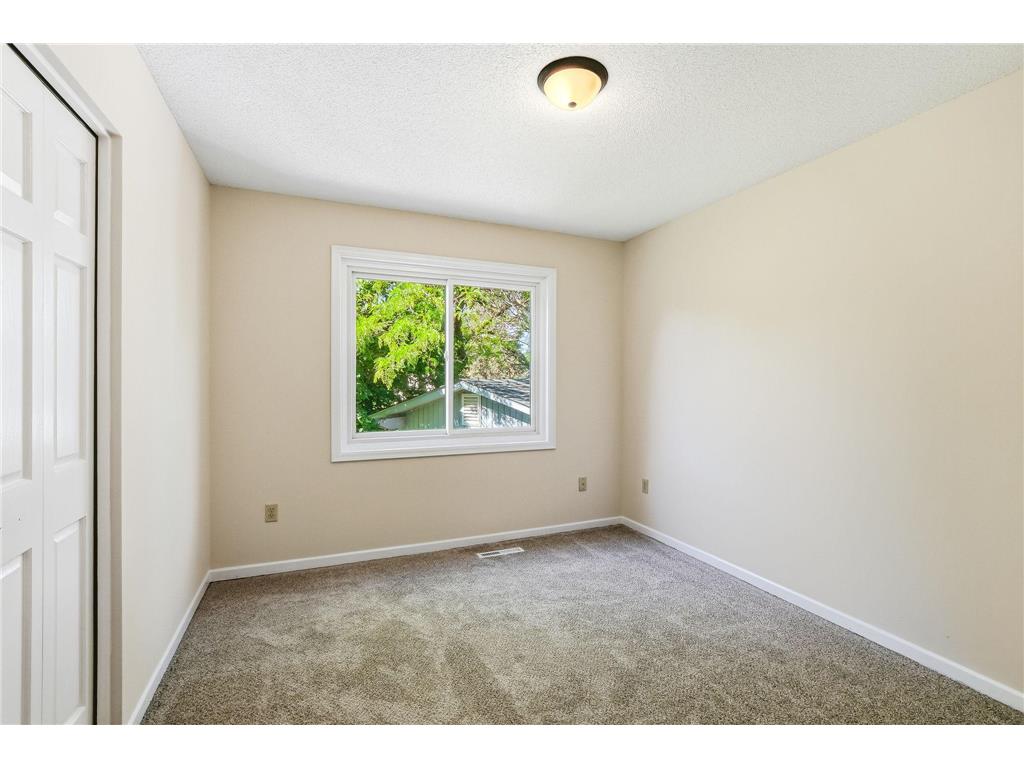 2176 Leyland Alcove Woodbury MN 55125 7086424 image15