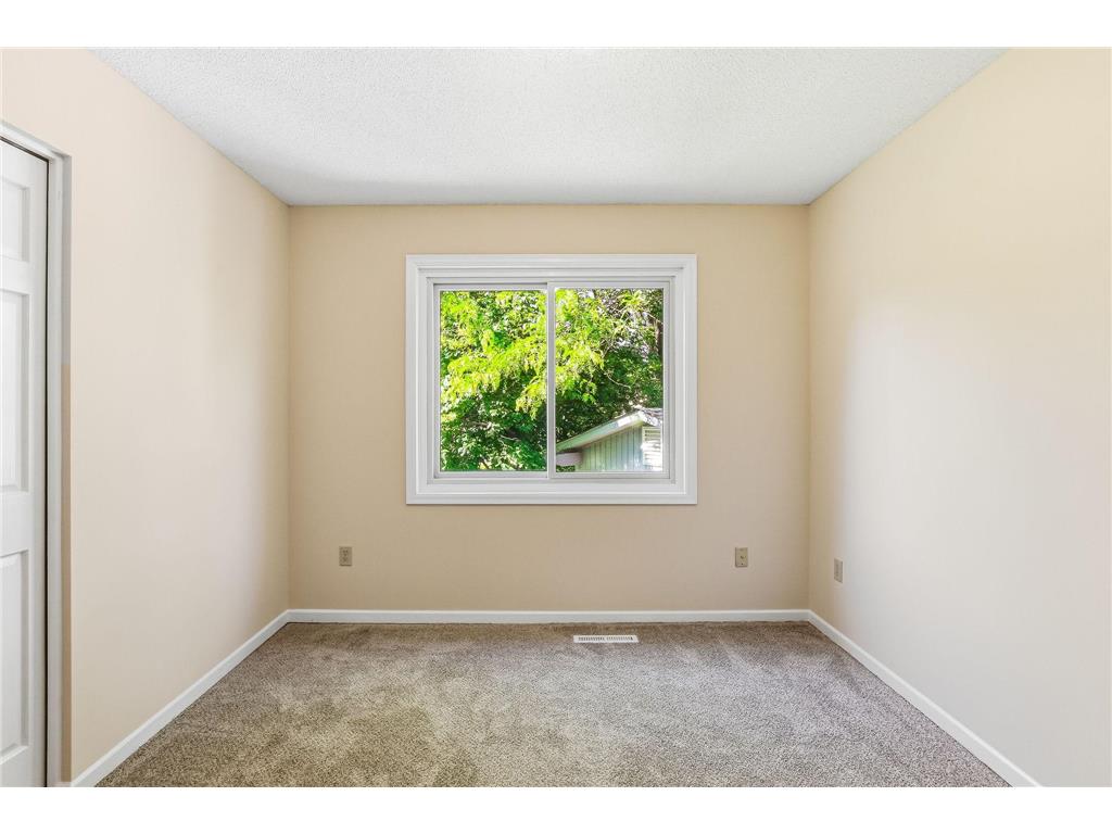 2176 Leyland Alcove Woodbury MN 55125 7086424 image17