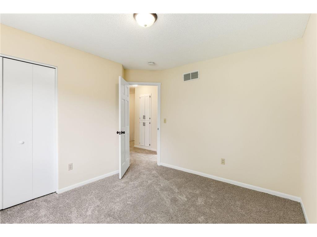 2176 Leyland Alcove Woodbury MN 55125 7086424 image18