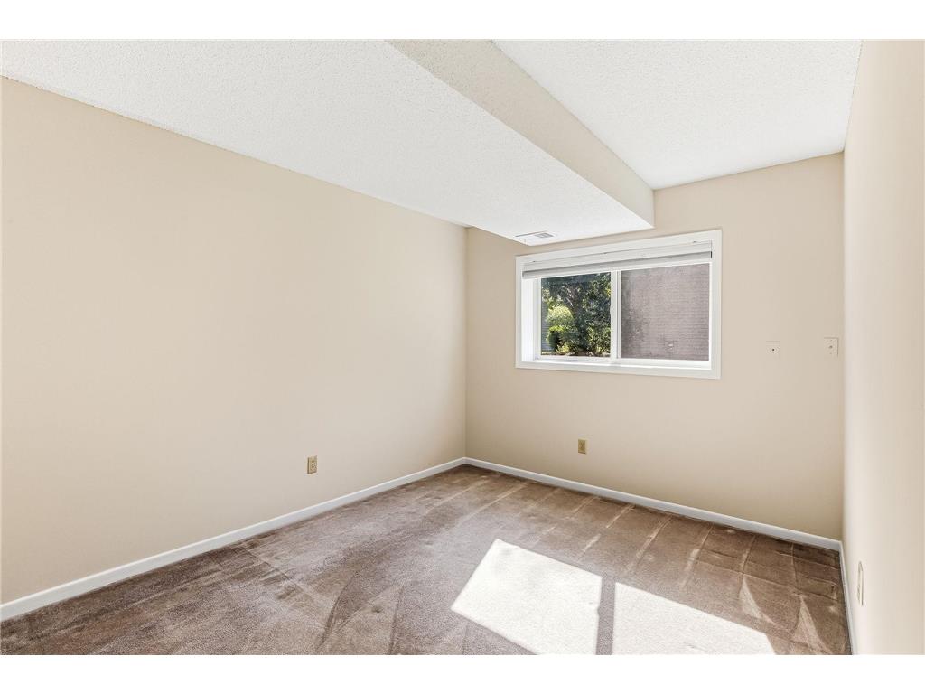 2176 Leyland Alcove Woodbury MN 55125 7086424 image22