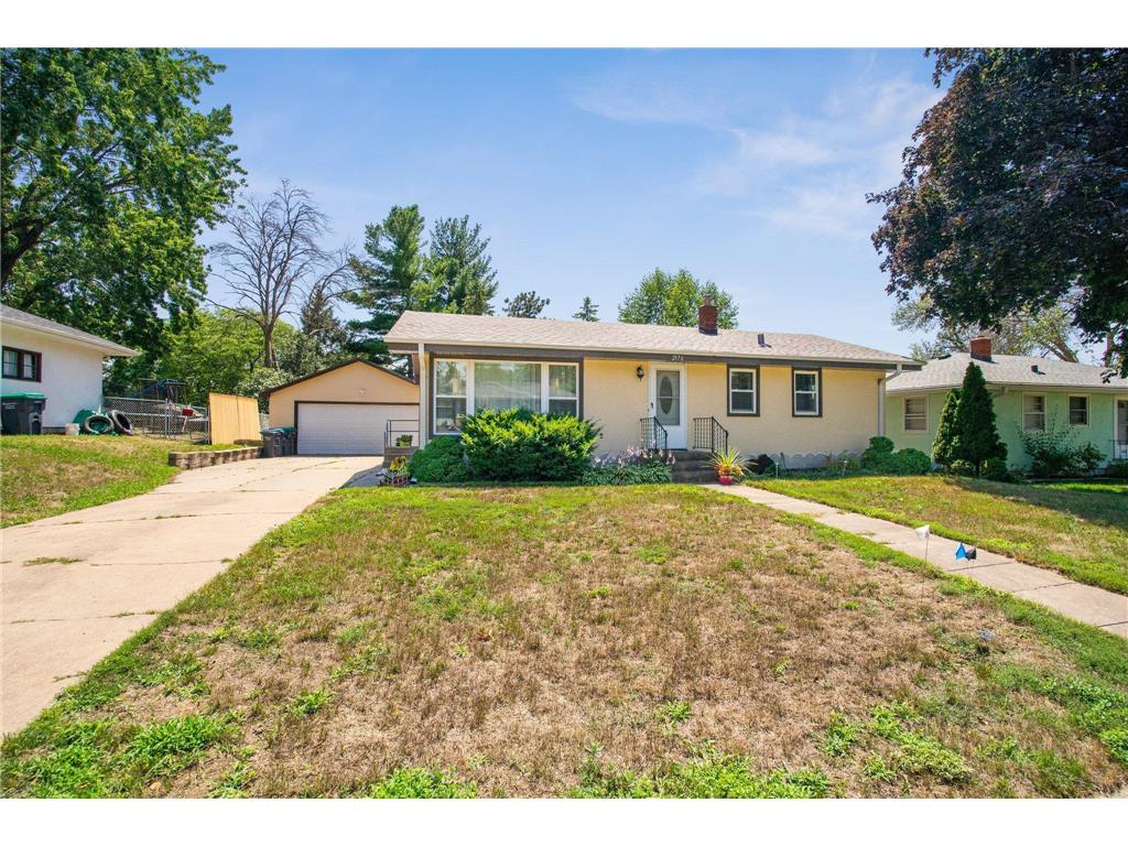 2176 Mesabi Avenue North Saint Paul MN 55109 6401029 image1