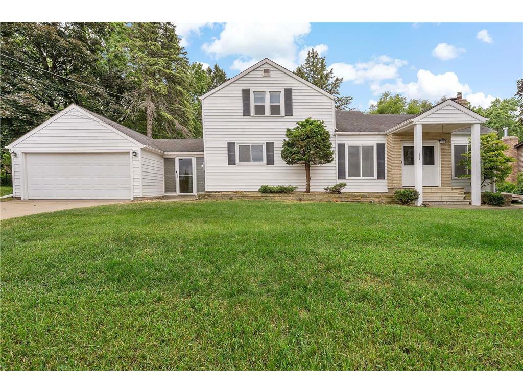 218 County Road B2 W Roseville MN 55113 6547696 image1