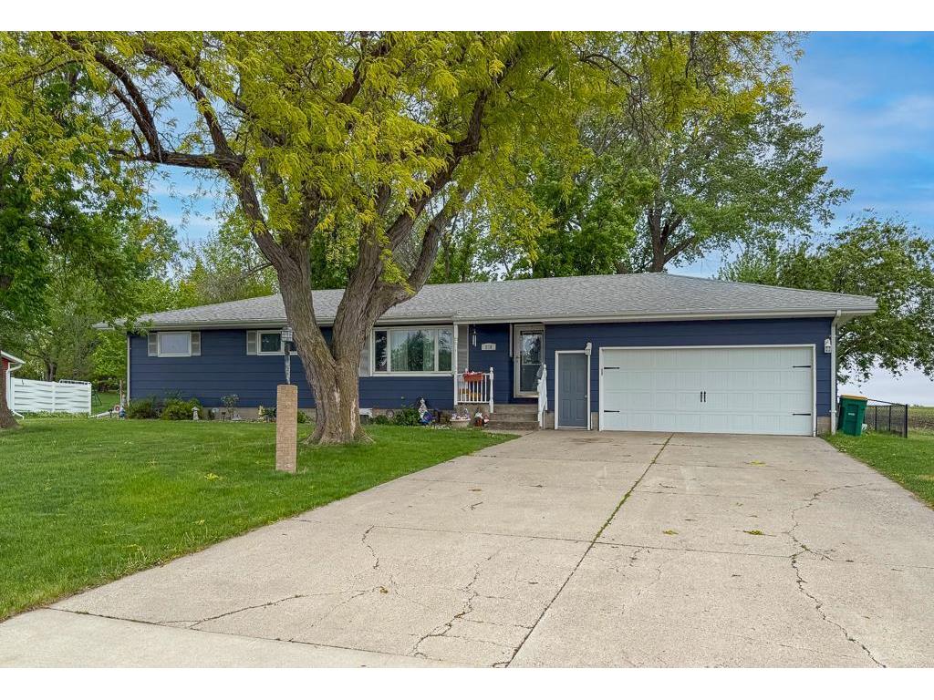 218 London Road Marshall MN 56258 6719837 image1