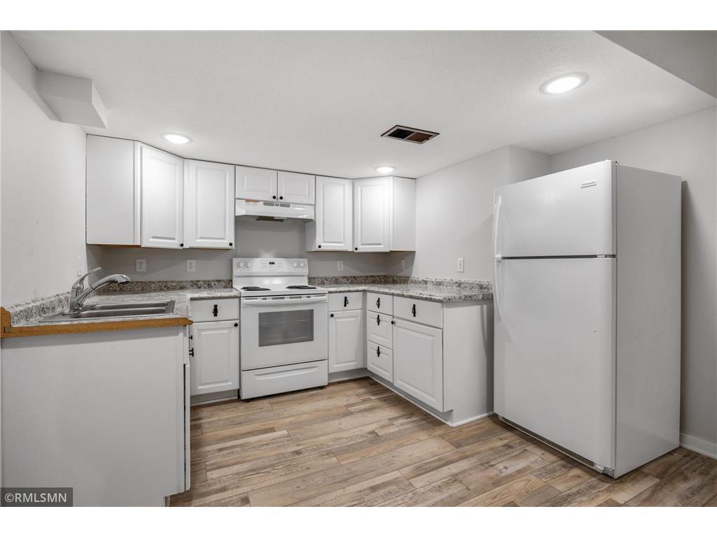 2181 Sunrise Drive N Maplewood MN 55117 6817862 image19