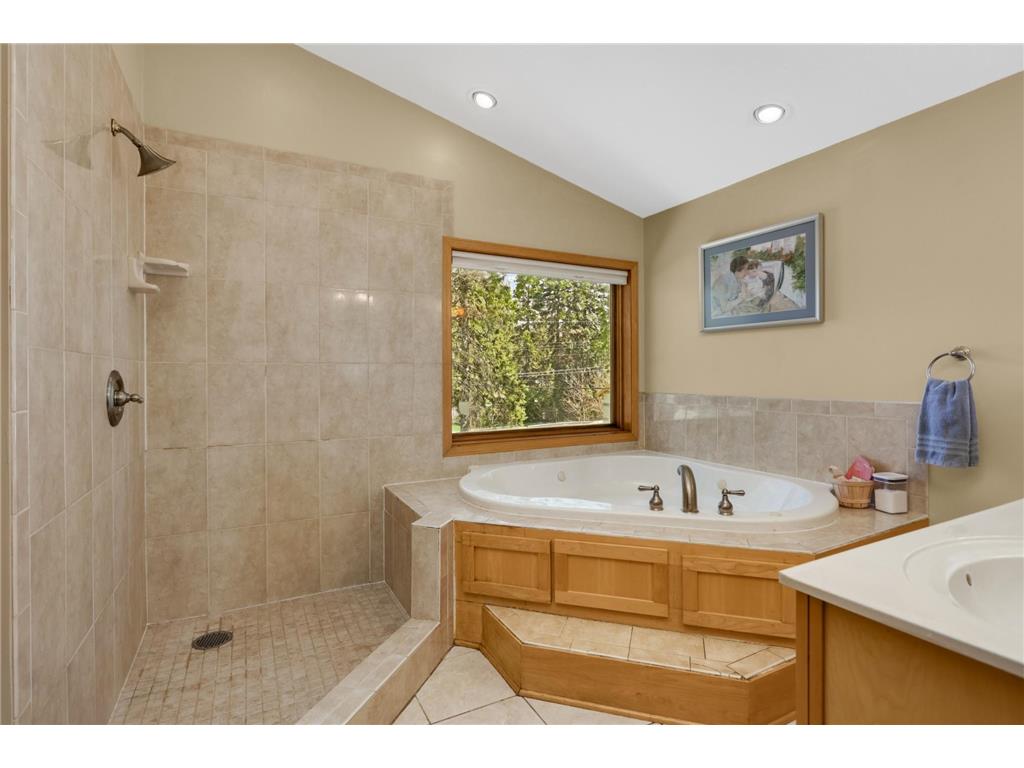 2183 Radatz Avenue Maplewood MN 55109 7064260 image20