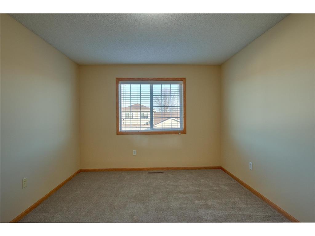 2185 Cleveland Way S Cambridge MN 55008 6815024 image13