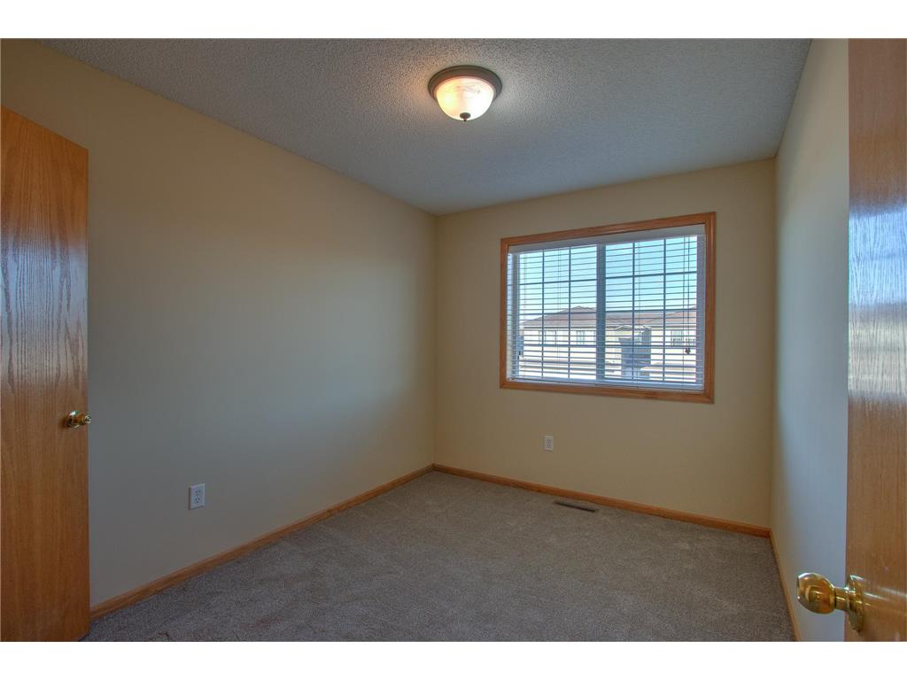 2185 Cleveland Way S Cambridge MN 55008 6815024 image9