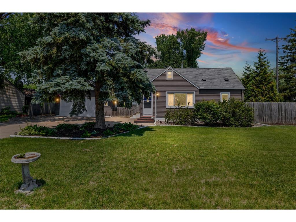 2185 Pinewood Drive Mounds View MN 55112 7082061 image1