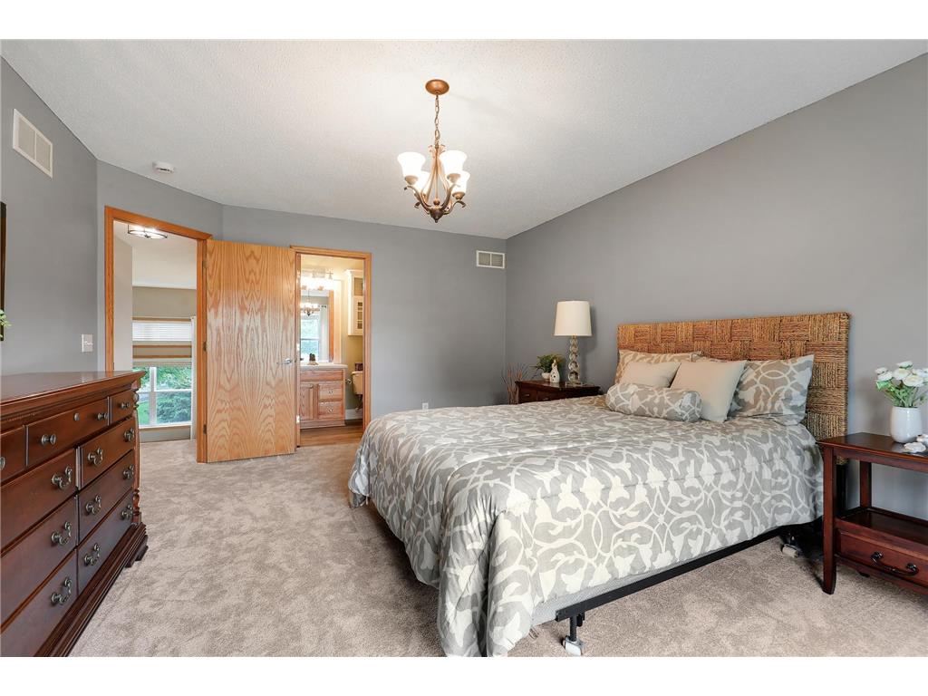 2186 Woodcrest Drive Woodbury MN 55129 7087564 image20