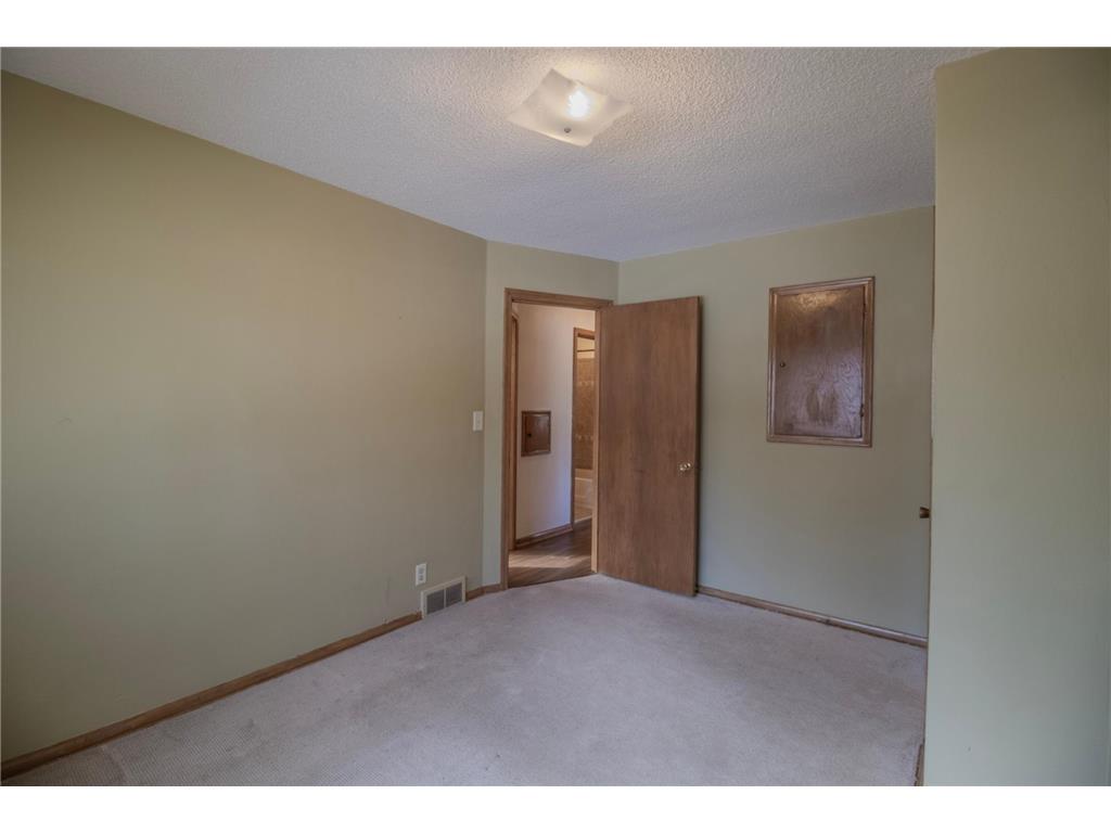 2187 Burr Street Maplewood MN 55117 7027322 image25