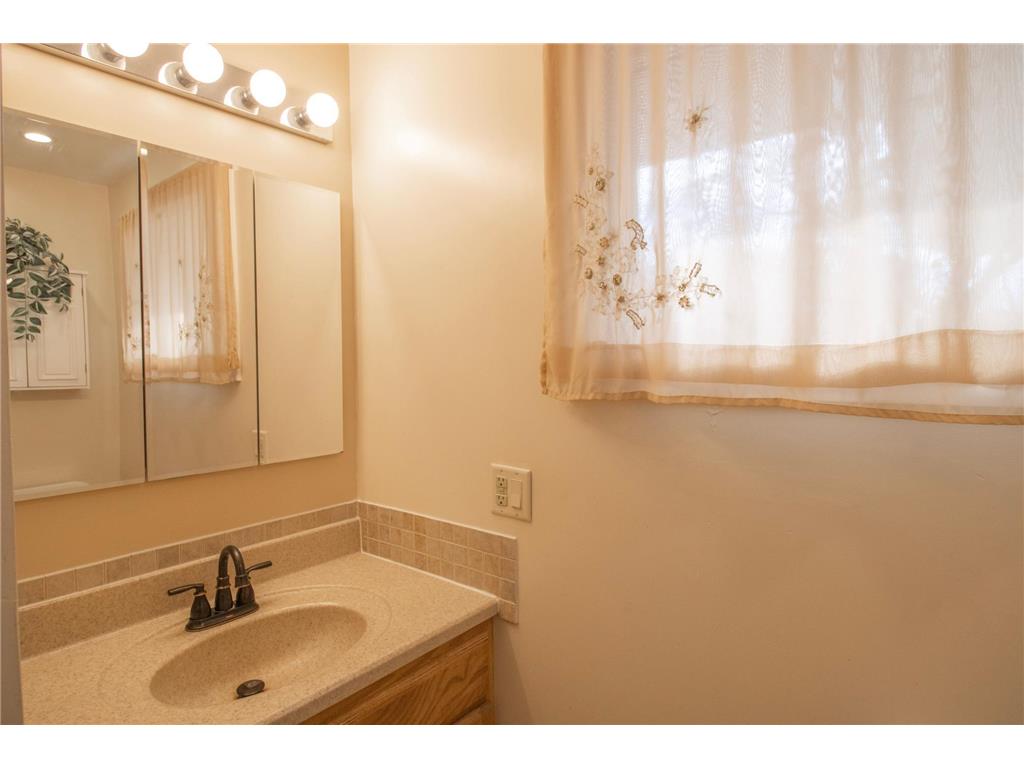 2187 Burr Street Maplewood MN 55117 7027322 image29