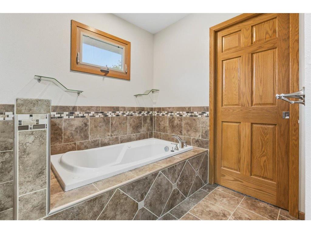 219 5th Street SE Madelia MN 56062 7108420 image20
