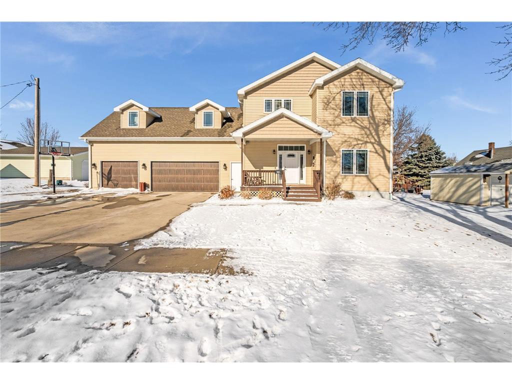 219 E 9th Street Blue Earth MN 56013 7015353 image1