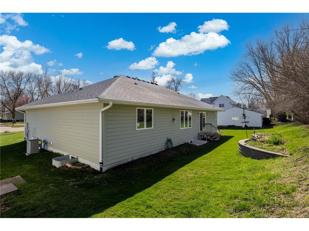 219 Main Street E Clarks Grove MN 56016 7044845 image30