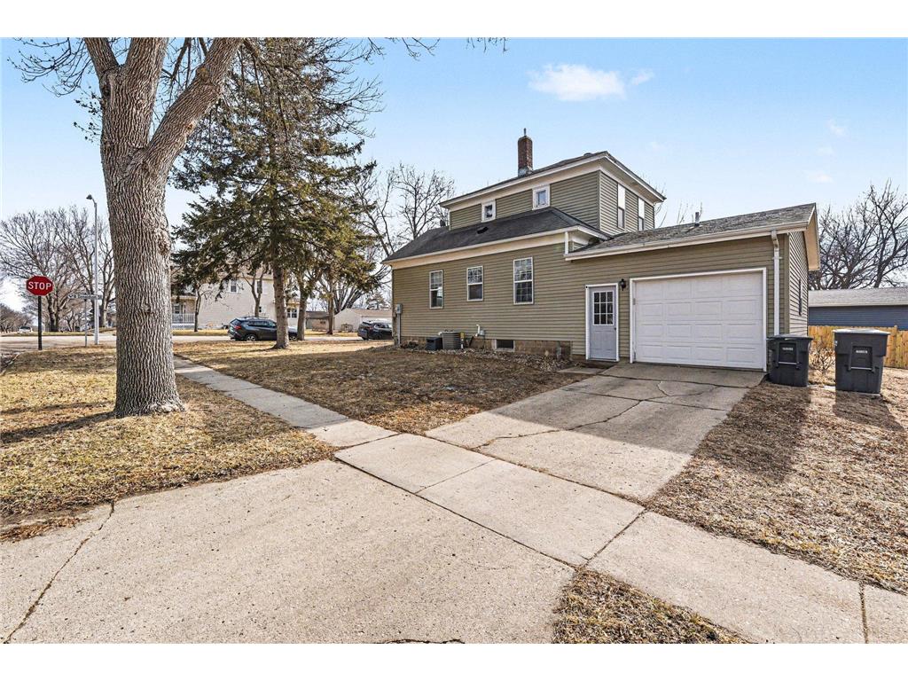 219 N Donaldson Street Luverne MN 56156 7018976 image24