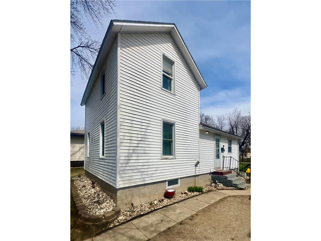 219 N Grant Street Milbank SD 57252 7057600 image2
