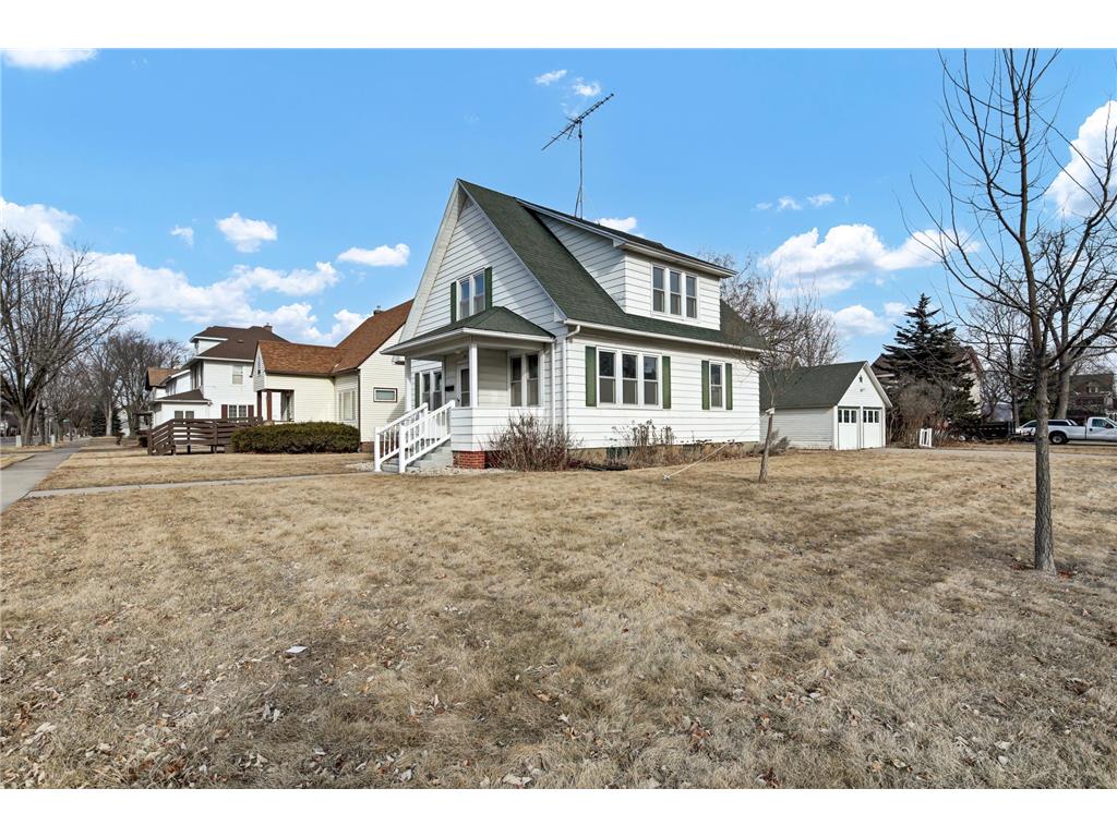 219 S Garden Street Lake City MN 55041 6658369 image1