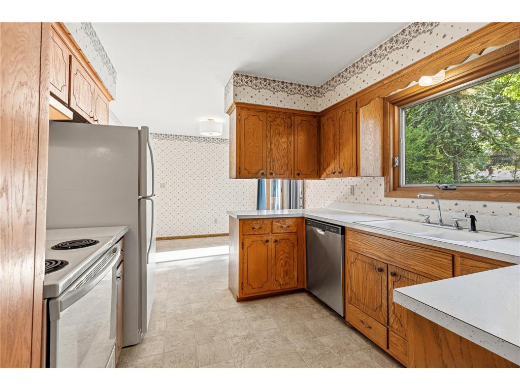 2195 Burr Street N Maplewood MN 55117 7083807 image9