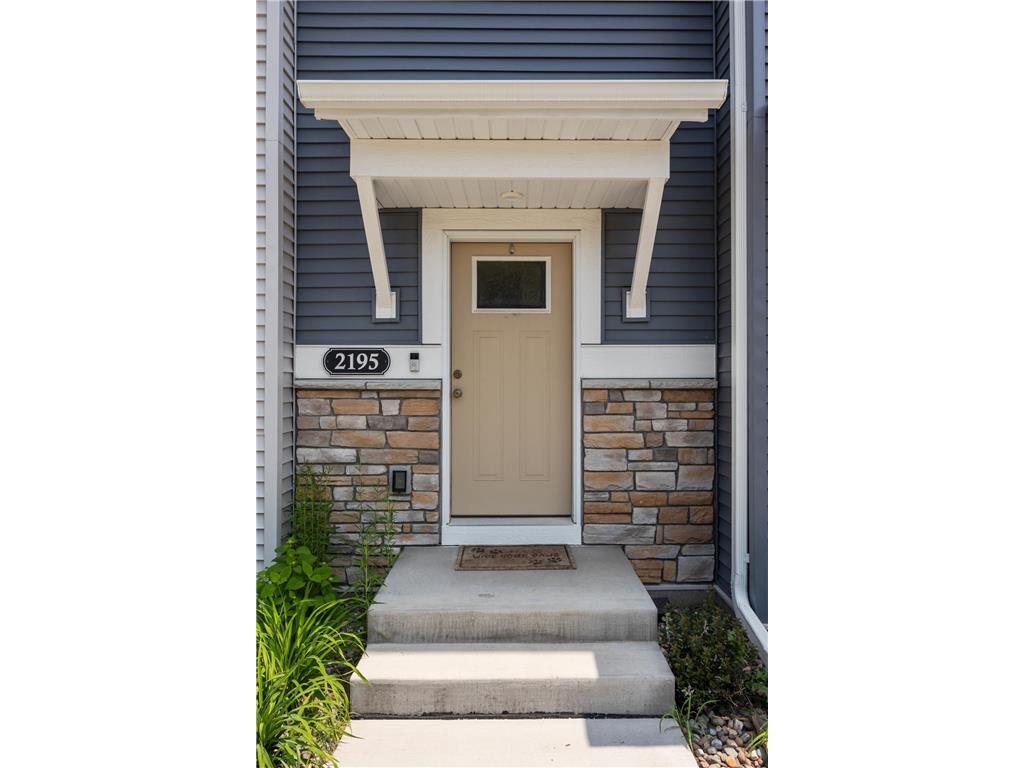 2195 Gateway Curve North Saint Paul MN 55109 6392072 image1