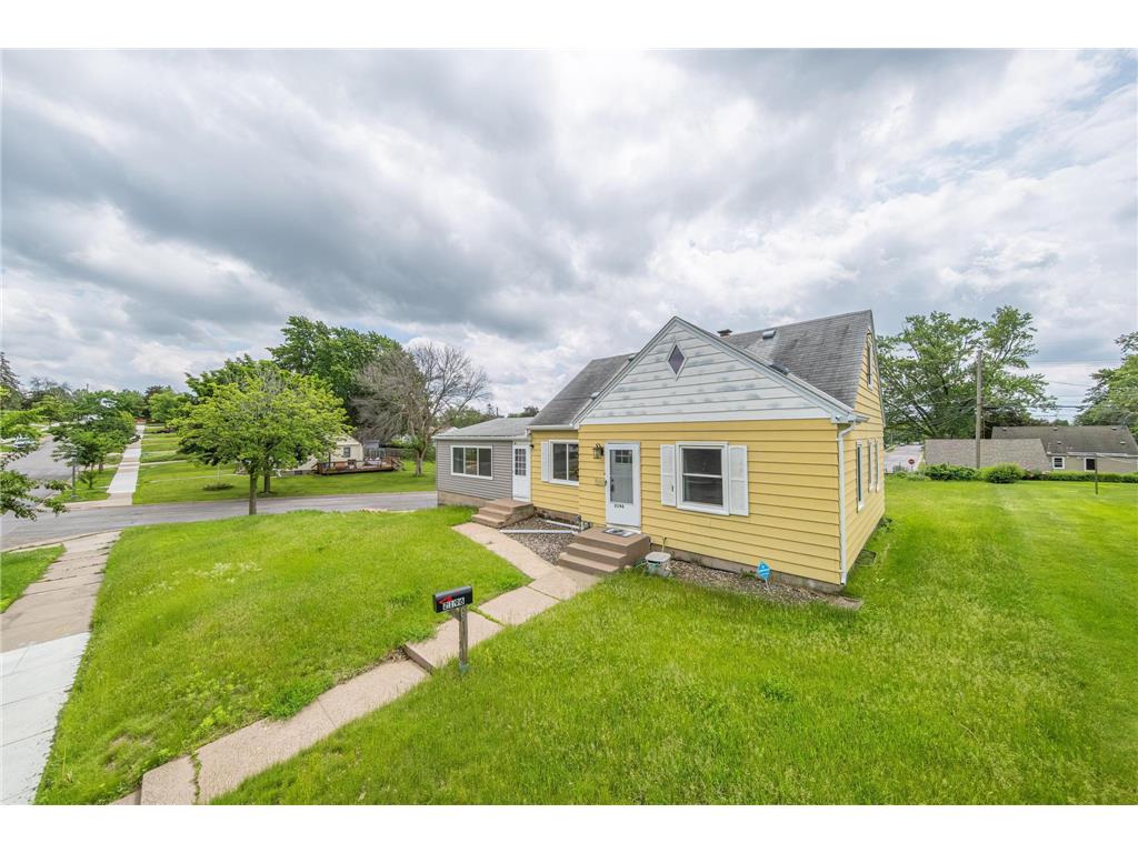 2196 4th Street E Saint Paul MN 55119 6573444 image1