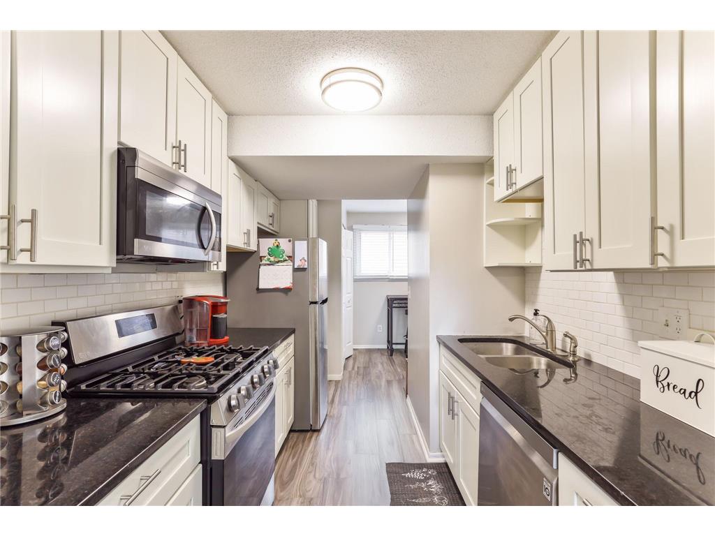 22 River Woods Lane Burnsville MN 55337 6617964 image1