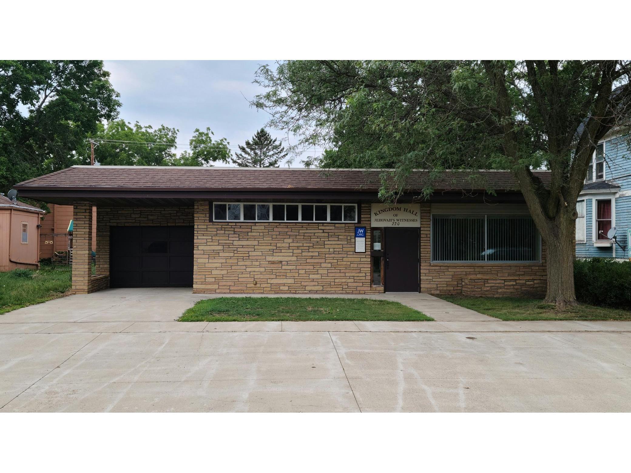 220 3rd Avenue SE, Pipestone, MN, 56164 MLS 6126703 Edina Realty