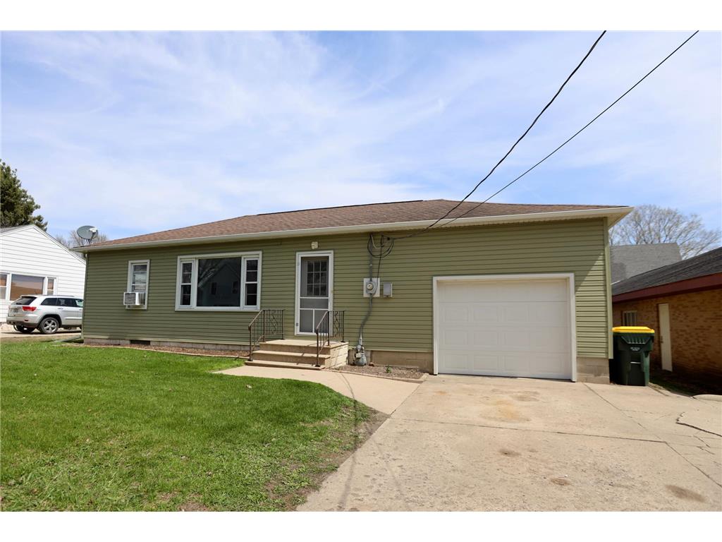 220 Adams Avenue SE Madelia MN 56062 7058840 image1