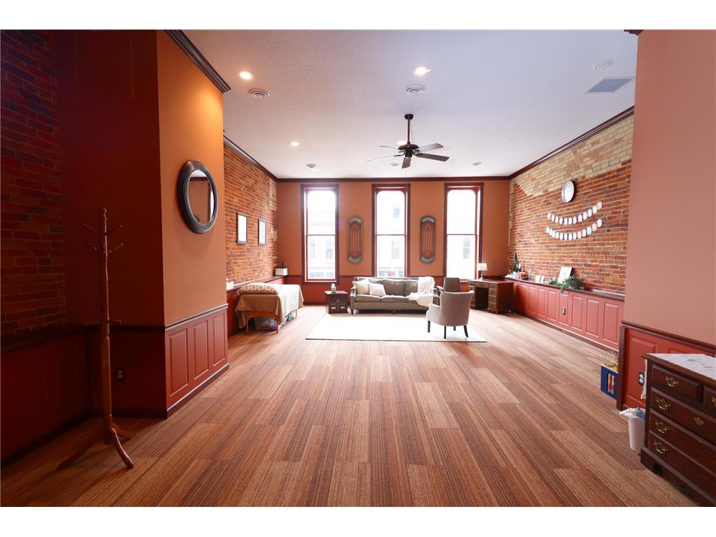 220 Central Avenue N Faribault MN 55021 6742561 image32