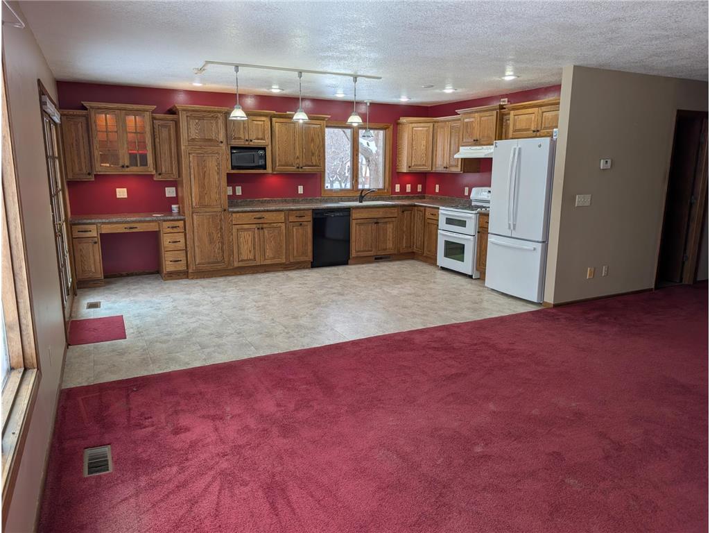 220 E Hamberg Street Litchfield MN 55355 6747689 image2