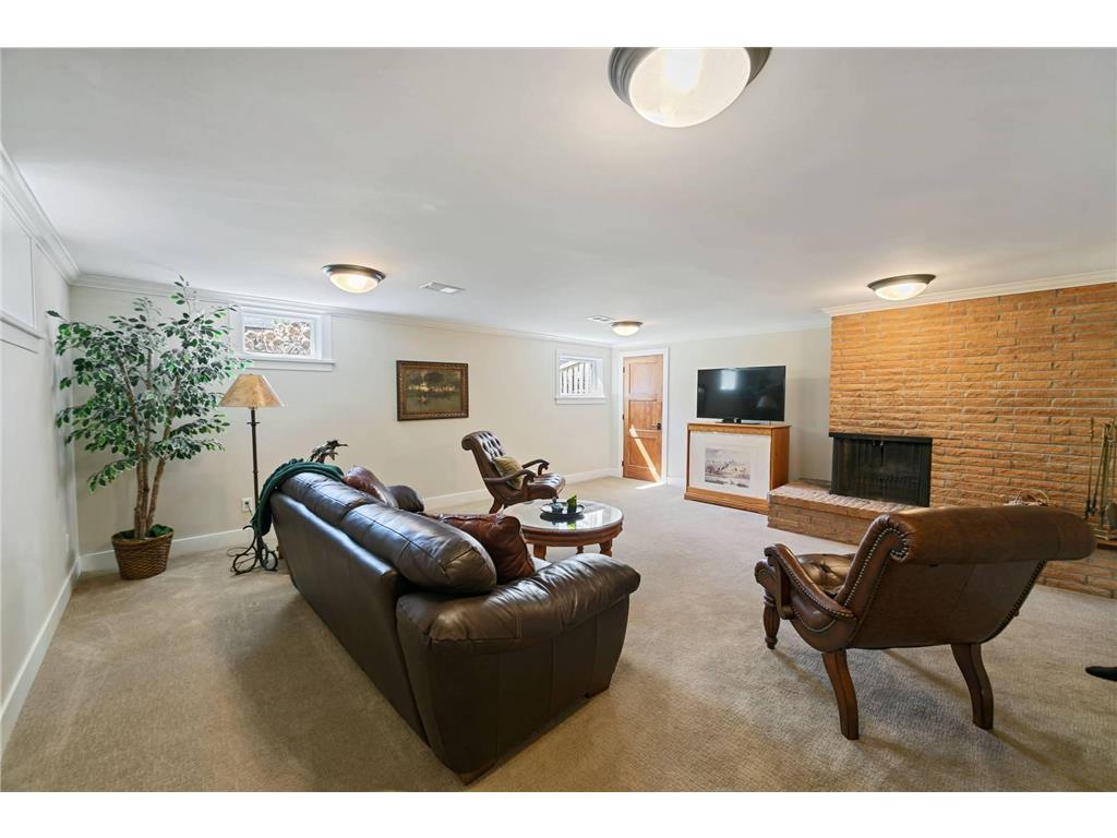 220 Glenbrook Road N Wayzata MN 55391 7053961 image17