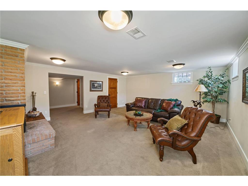 220 Glenbrook Road N Wayzata MN 55391 7053961 image18