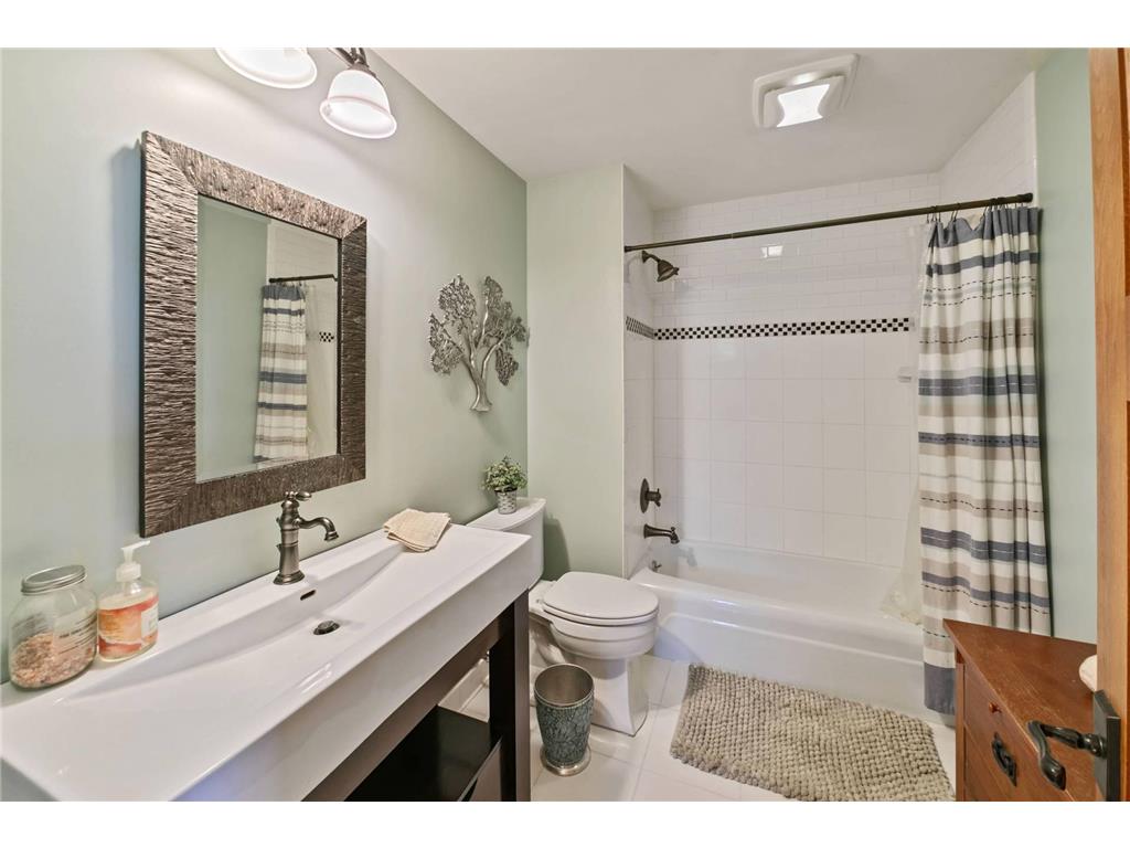 220 Glenbrook Road N Wayzata MN 55391 7053961 image25