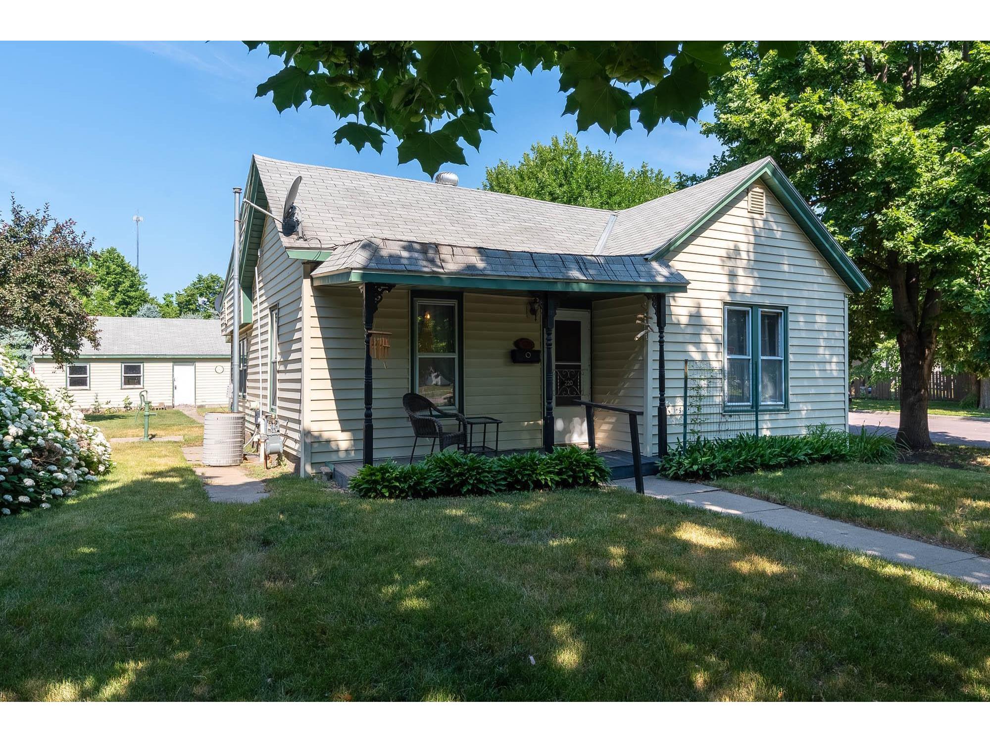 220 N 7th Street, Saint Peter, MN, 56082 MLS 6018335 Edina Realty