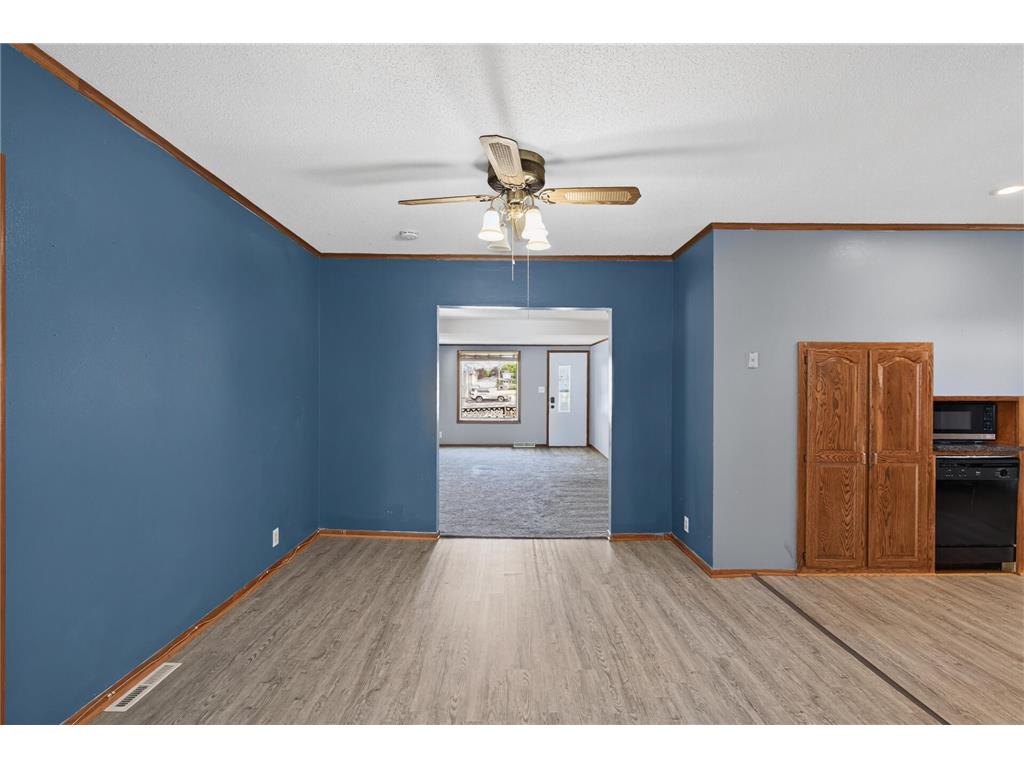 220 N Chestnut Street Belle Plaine MN 56011 7111127 image3